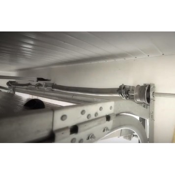 Гаражные ворота с торсионными пружинами RSD02-1